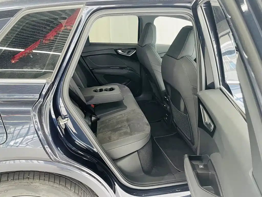 Audi Q4 E-Tron 2023 — фото 12