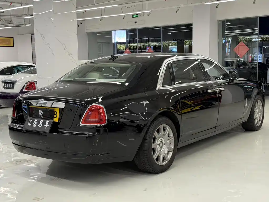 Rolls-Royce Ghost 2015 — фото 18