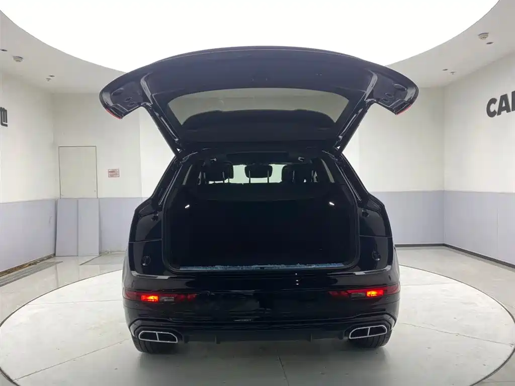 Audi Q5L 2023 — фото 29