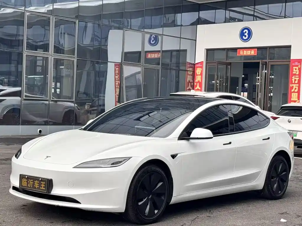 Tesla Model 3 2025 — фото 1