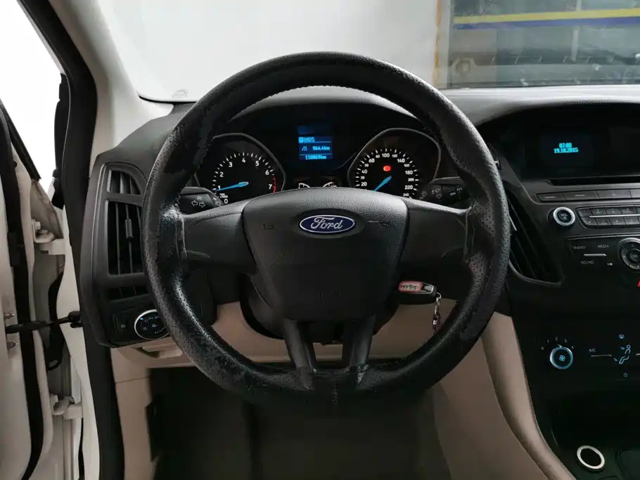 Ford Focus 2016 — фото 15