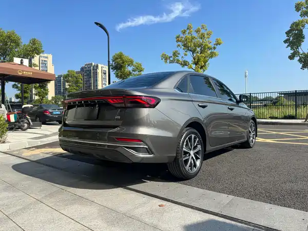 Geely Emgrand 2023