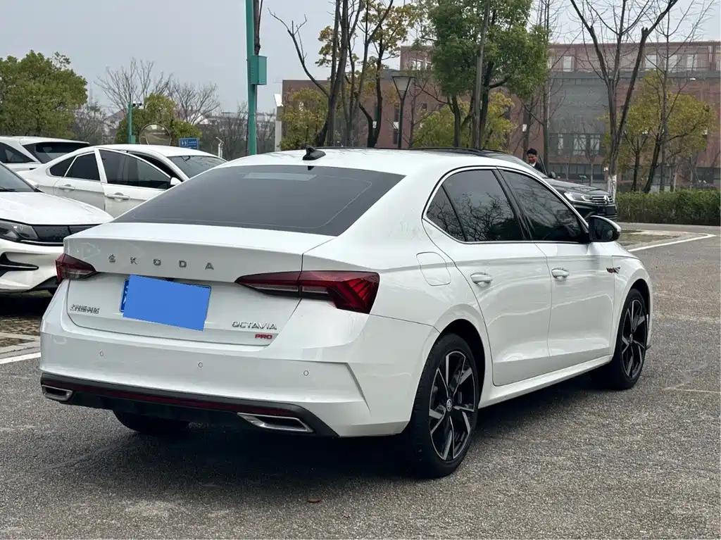 Skoda Octavia 2024 — фото 9
