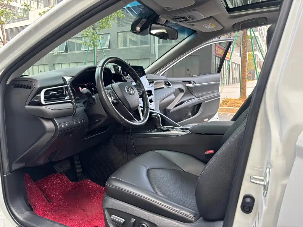 Toyota Camry 2023 — фото 11