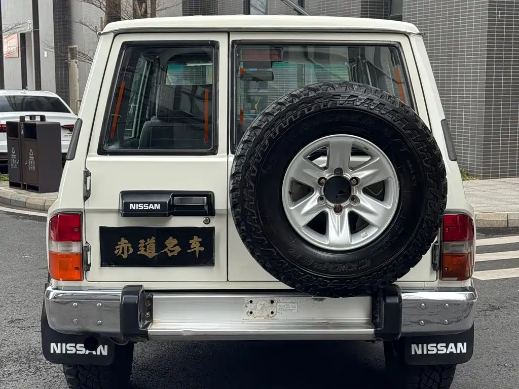 Nissan Patrol 2004 — фото 8
