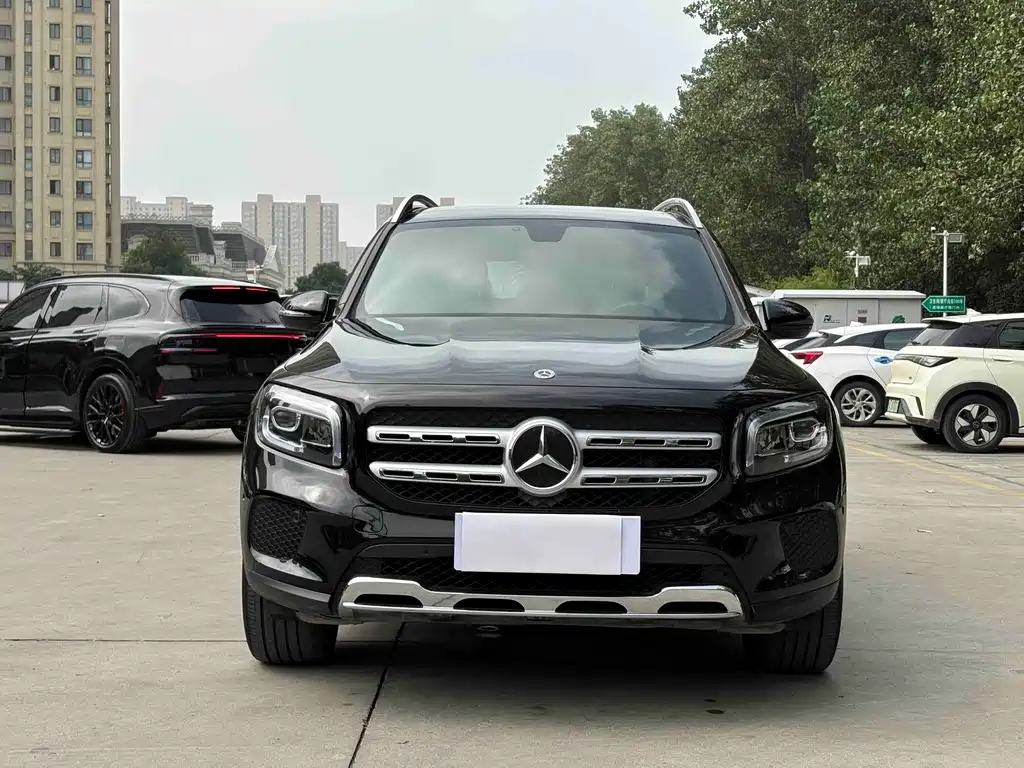 Mercedes-Benz GLB 2023