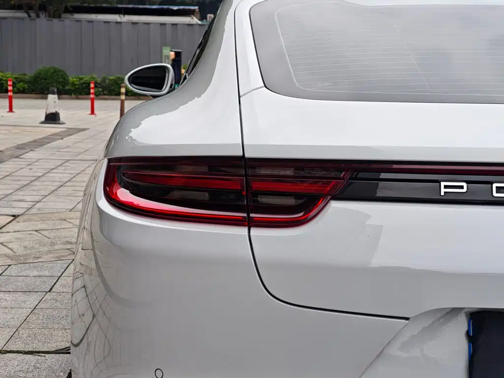 Porsche Panamera 2018 — фото 14