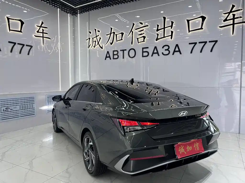 Hyundai Elantra 2024