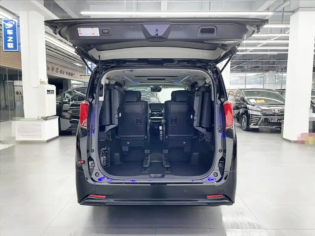 Toyota Vellfire 2020 — фото 13