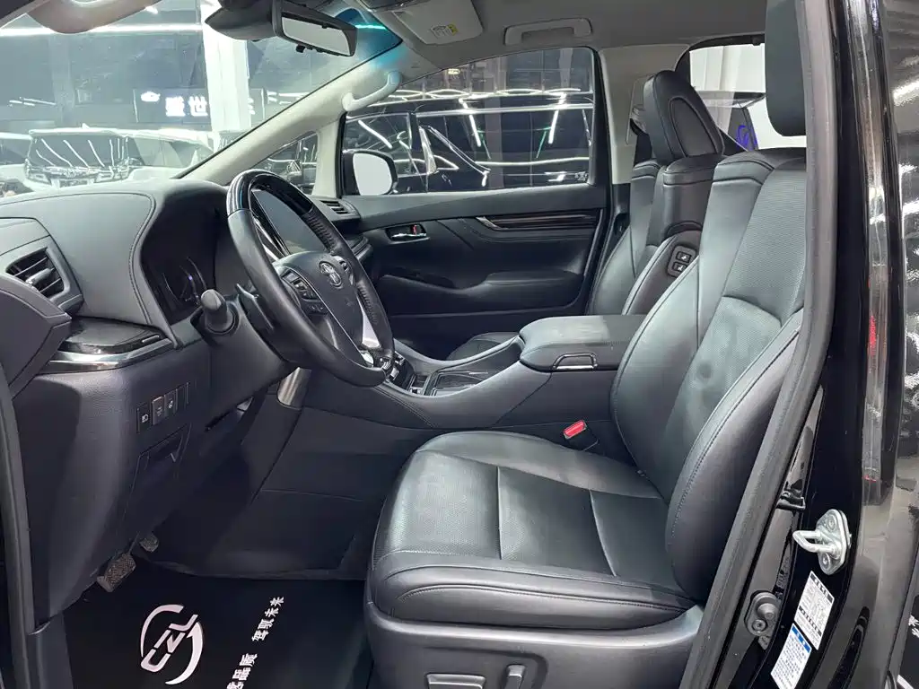Toyota Vellfire 2023 — фото 8