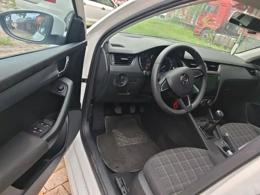 Skoda Octavia 2019 — фото 16