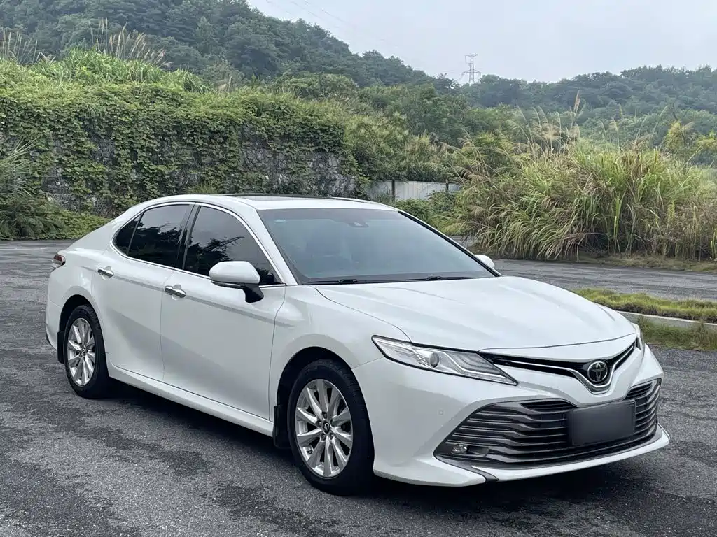 Toyota Camry 2018 — фото 7