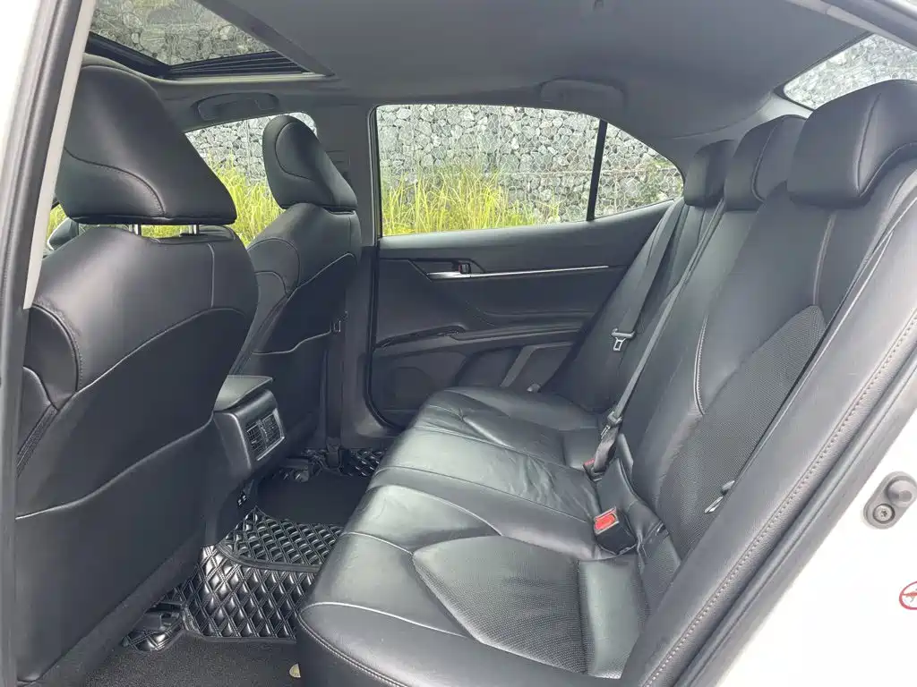 Toyota Camry 2018 — фото 14