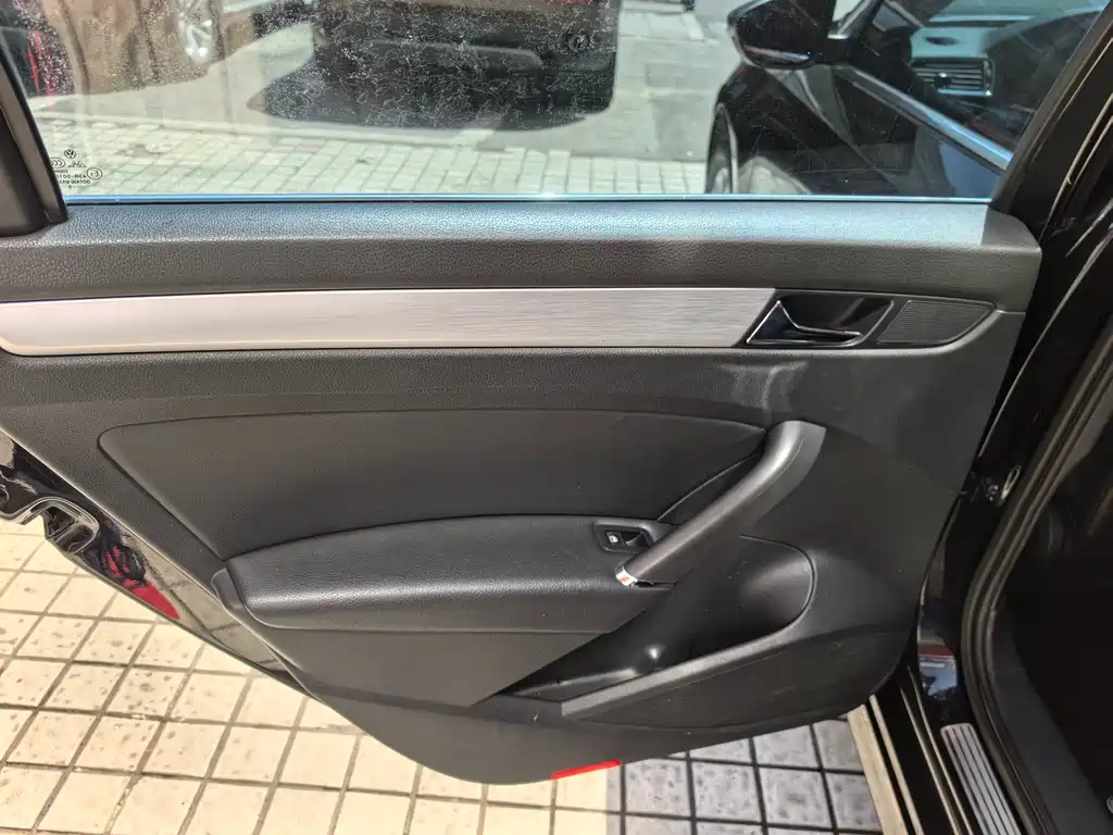 Volkswagen Passat 2015 — фото 11