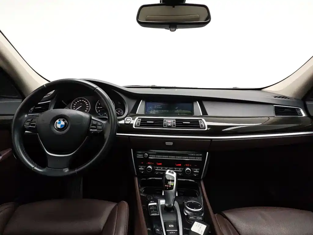 BMW 5 Series GT 2014 — фото 11