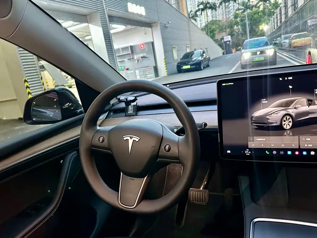 Tesla Model Y 2023 — фото 13