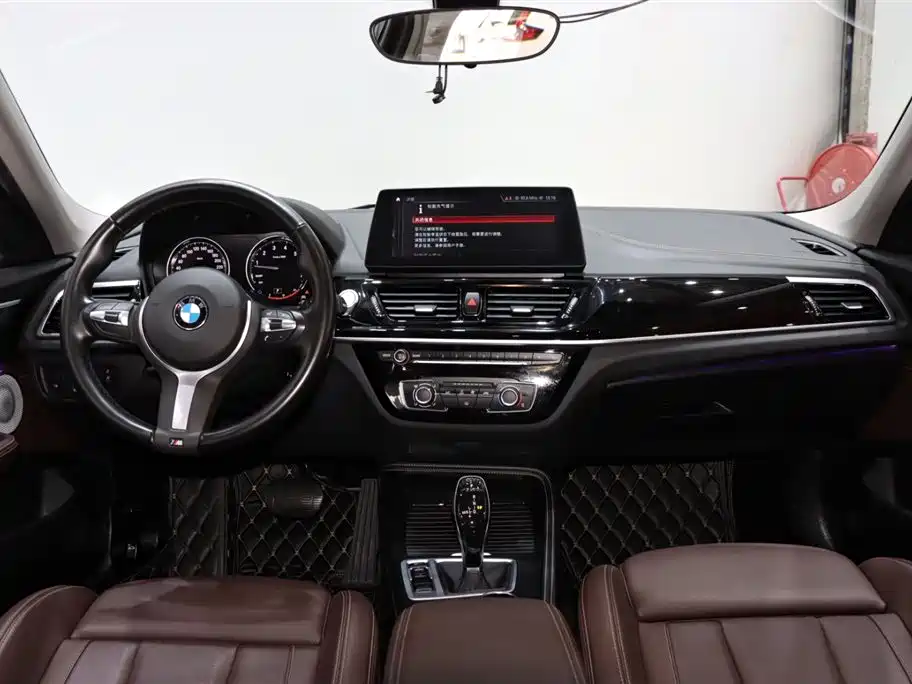 BMW 1 Series 2023 — фото 12