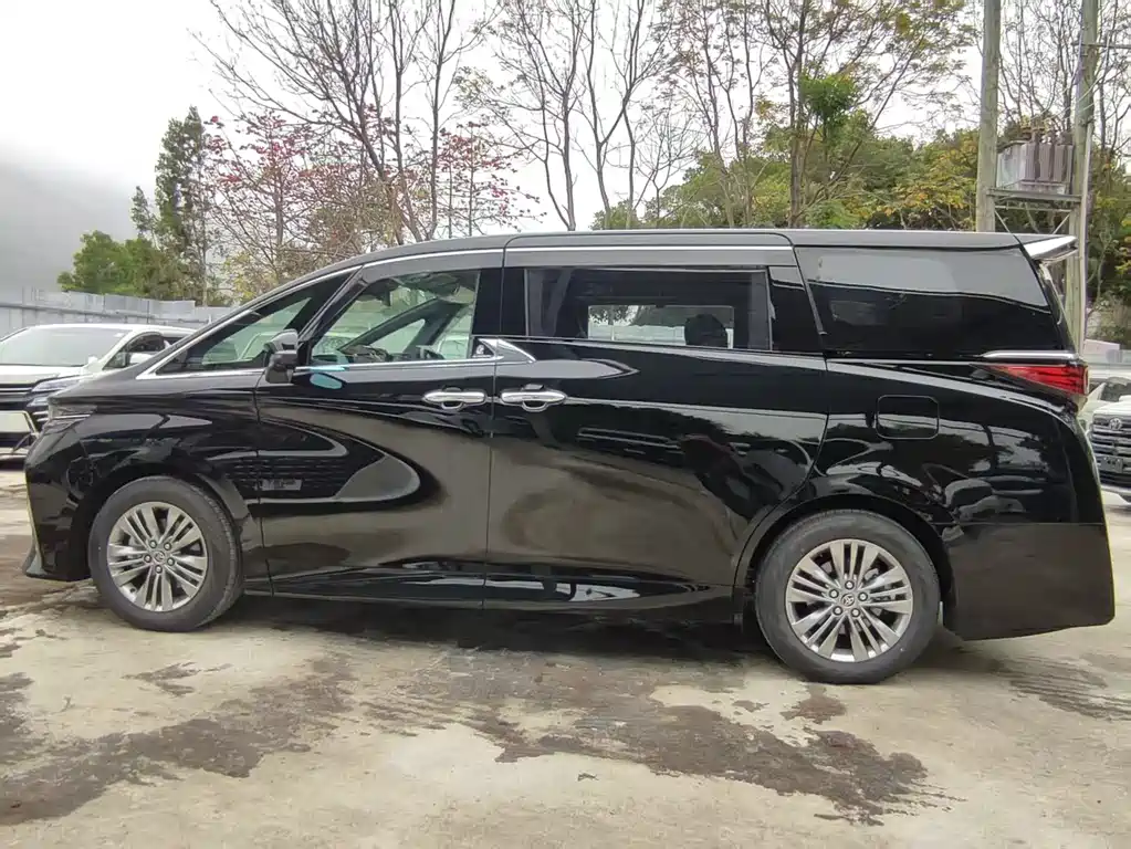 Toyota Alphard 2026 — фото 5