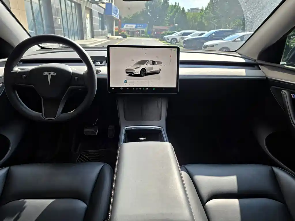 Tesla Model Y 2024 — фото 9