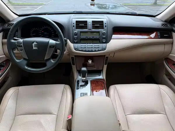 Toyota Crown 2015