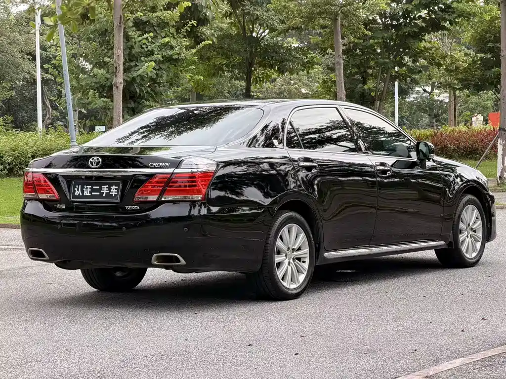 Toyota Crown 2015 — фото 3
