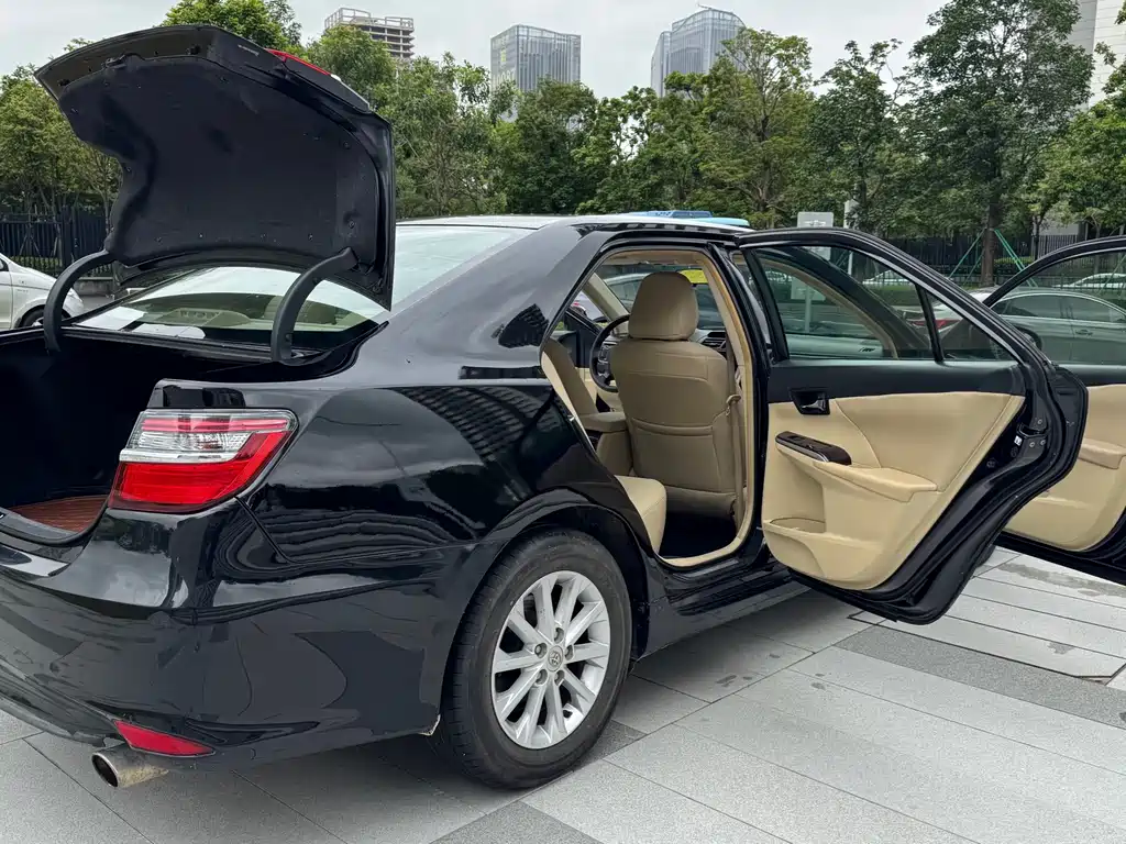 Toyota Camry 2016 — фото 18