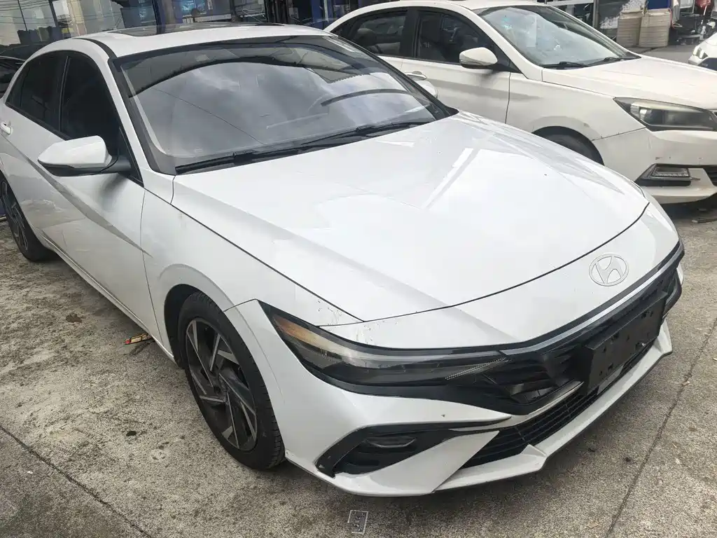 Hyundai Elantra 2023 — фото 3