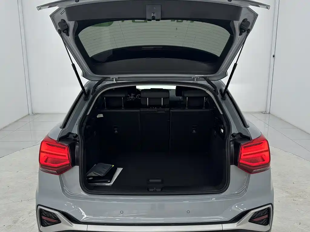 Audi Q2L 2023 — фото 15