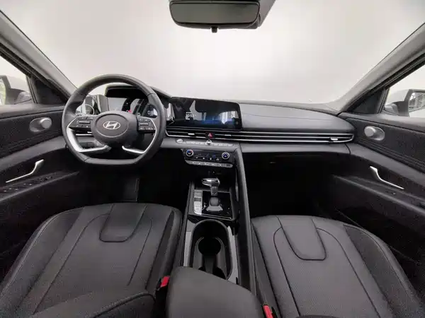 Hyundai Elantra 2025