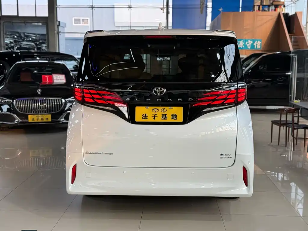 Toyota Alphard 2024 — фото 23