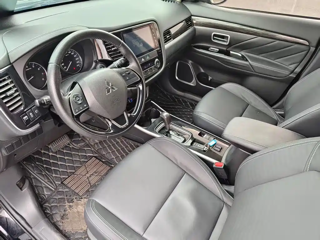 Mitsubishi Outlander 2020 — фото 10