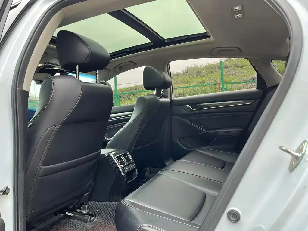 Honda Accord 2023 — фото 11