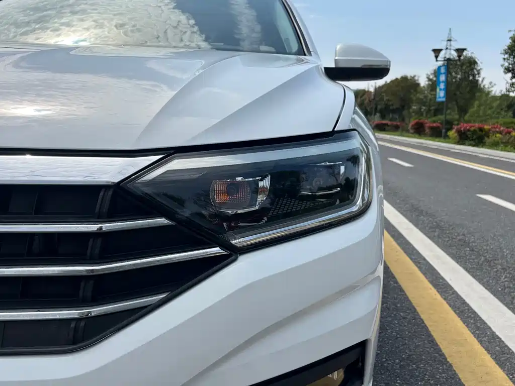 Volkswagen Sagitar 2019
