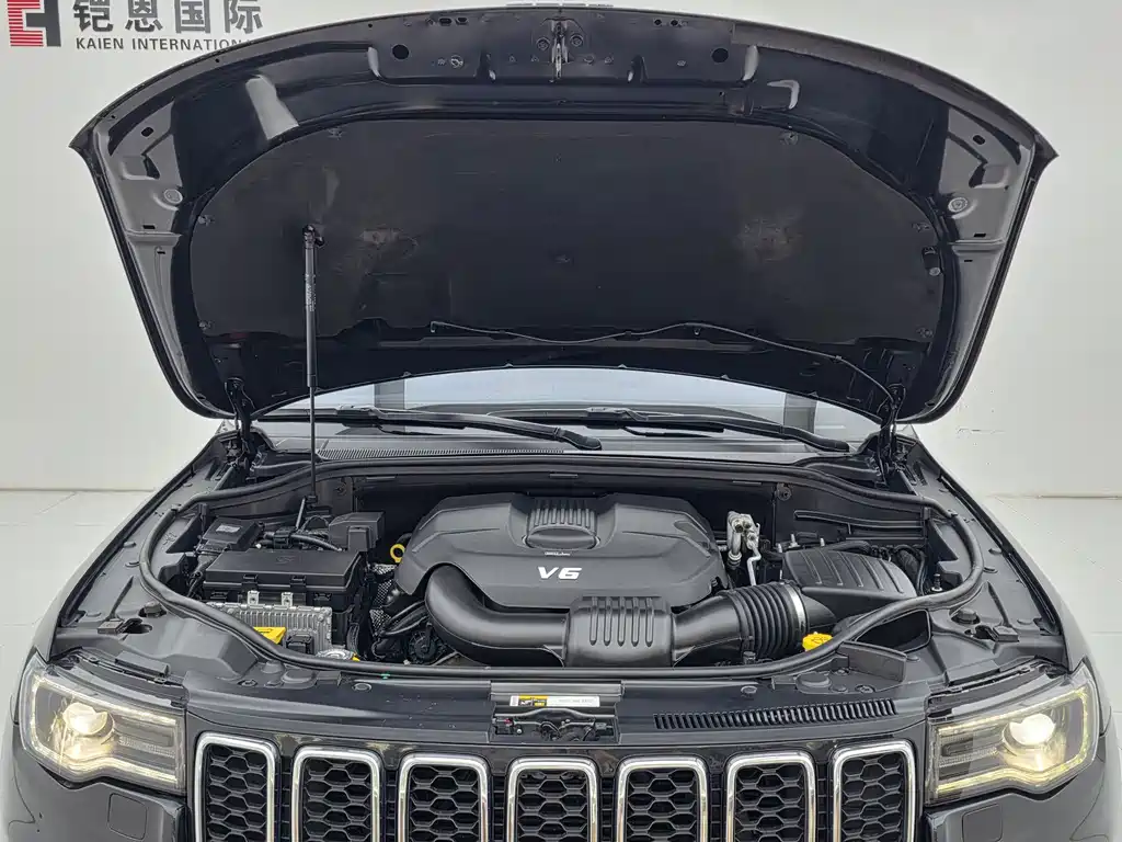 Jeep Grand Cherokee 2018 — фото 21