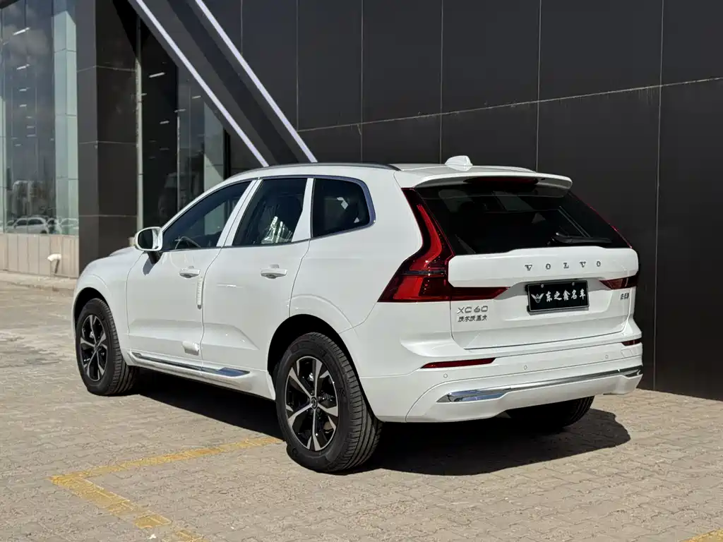 Volvo XC60 2026 — фото 10
