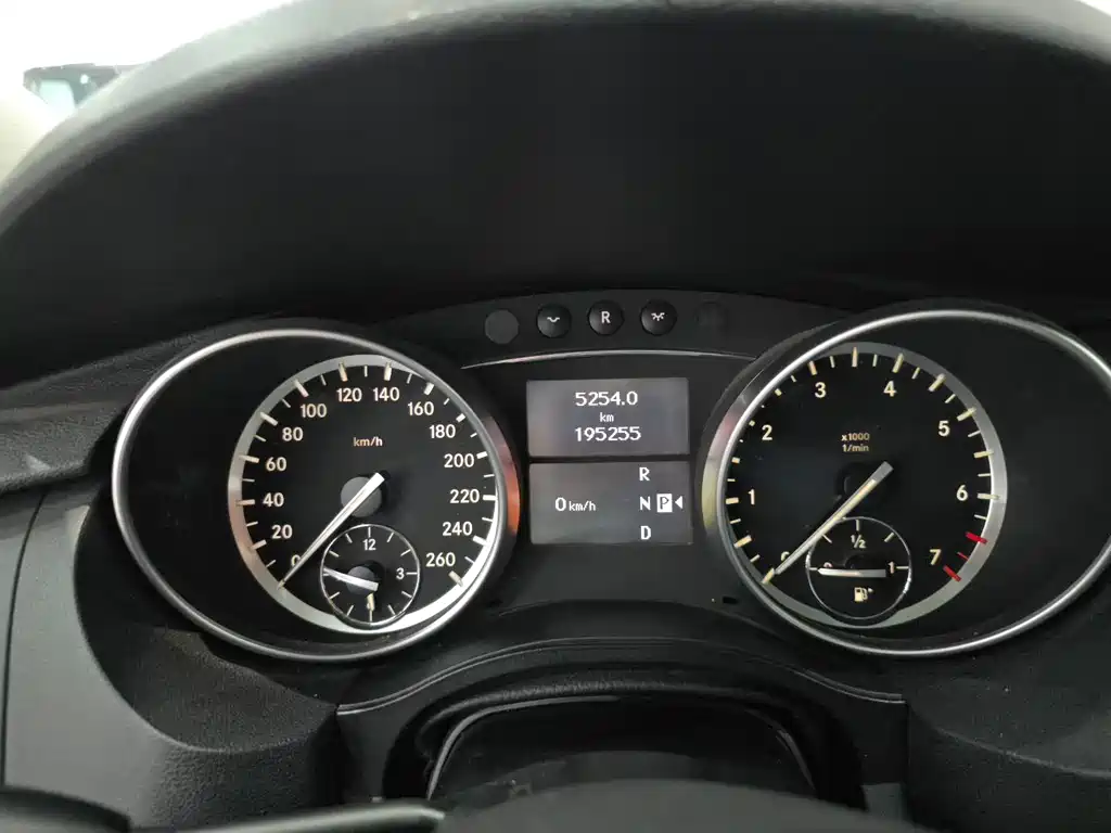 Mercedes-Benz R-Class 2015 — фото 4