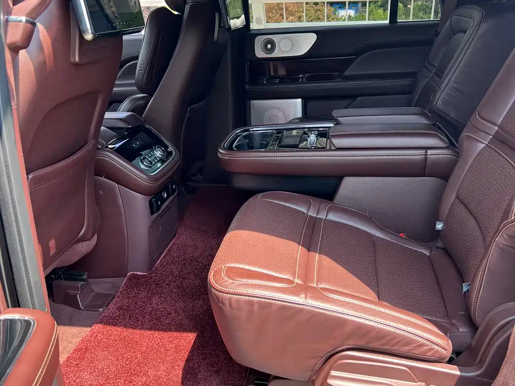 Lincoln Navigator 2020 — фото 8
