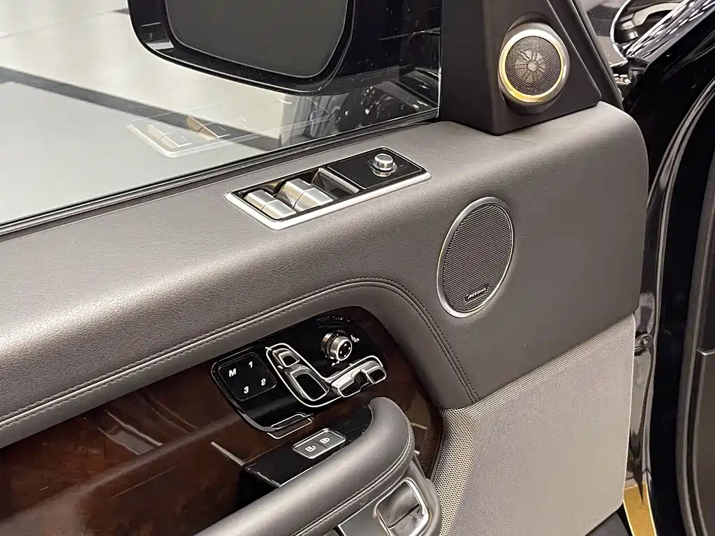 Land Rover Range Rover 2021 — фото 12