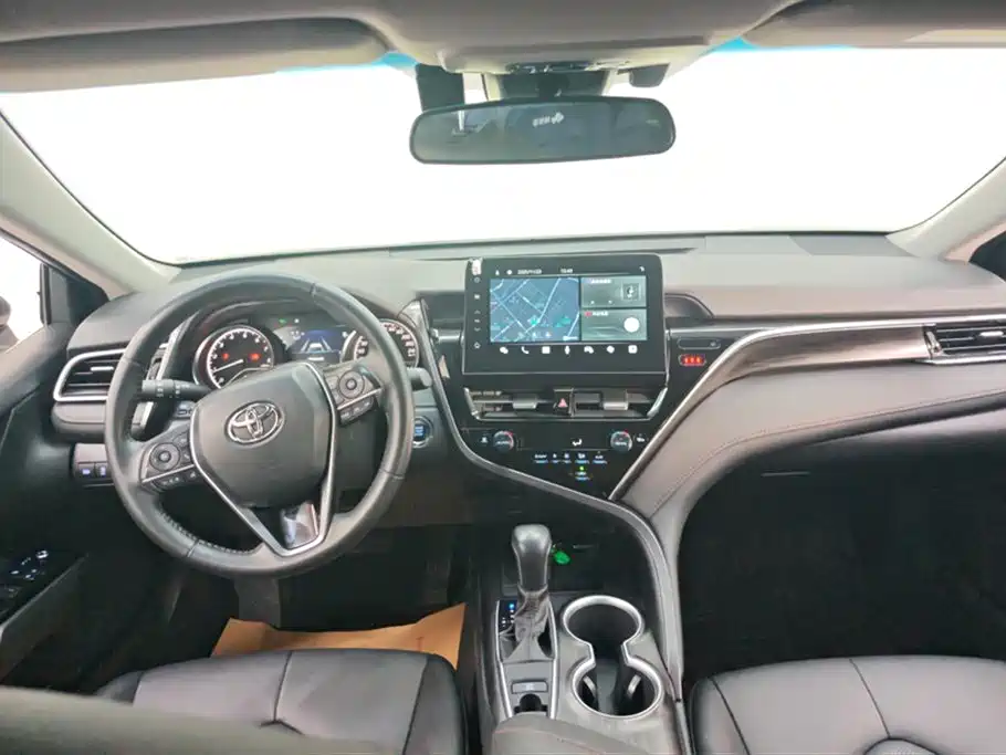Toyota Camry 2022 — фото 12