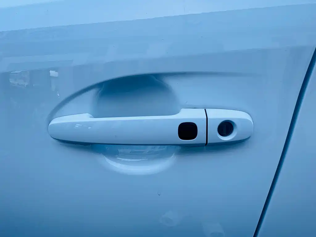 Toyota Yaris L 2023 — фото 10
