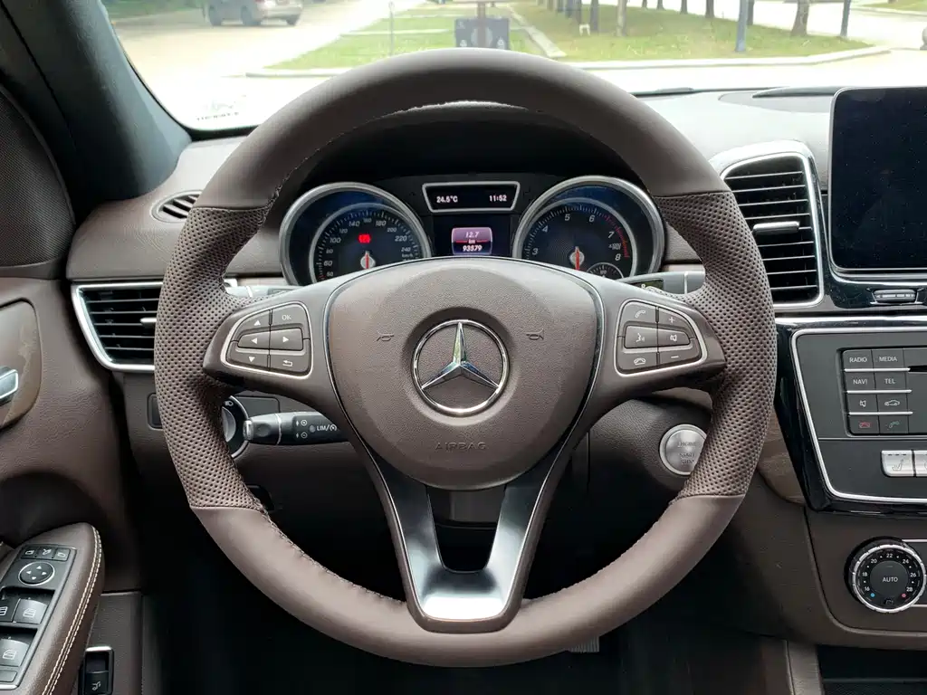 Mercedes-Benz GLE 2017 — фото 7