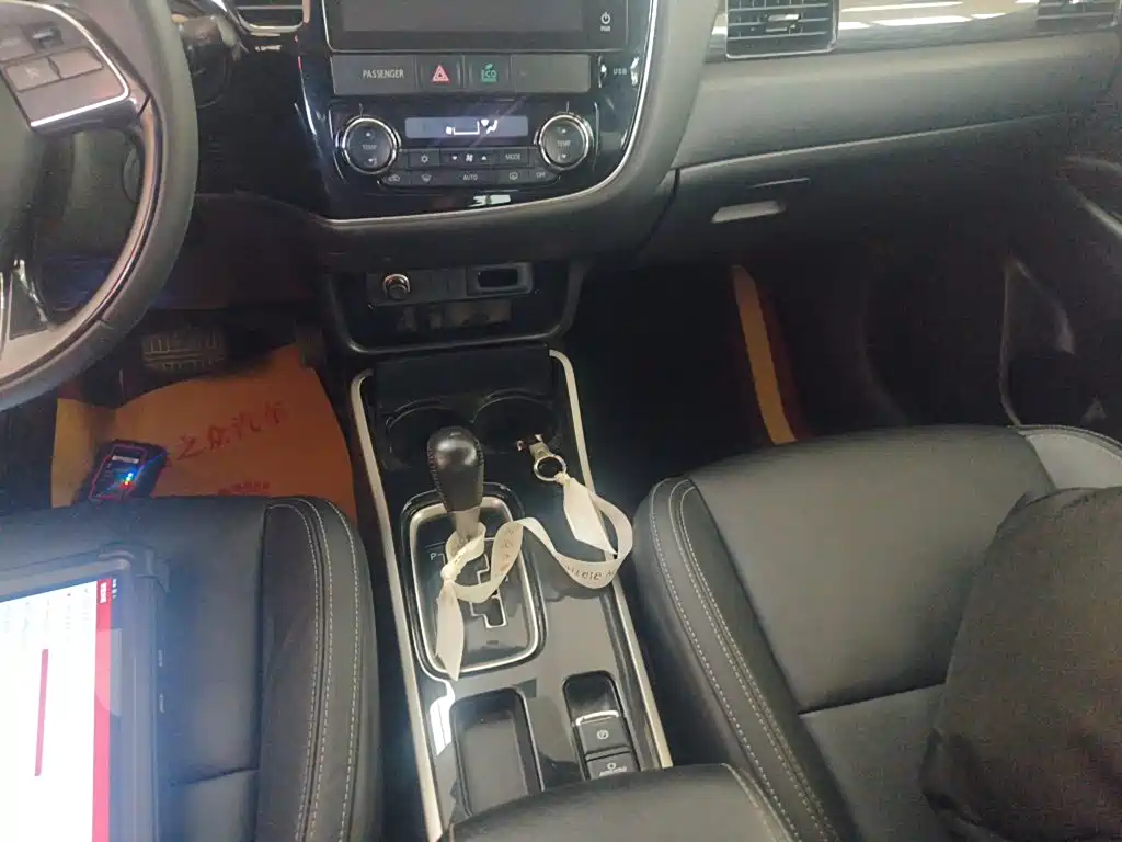 Mitsubishi Outlander 2019 — фото 10