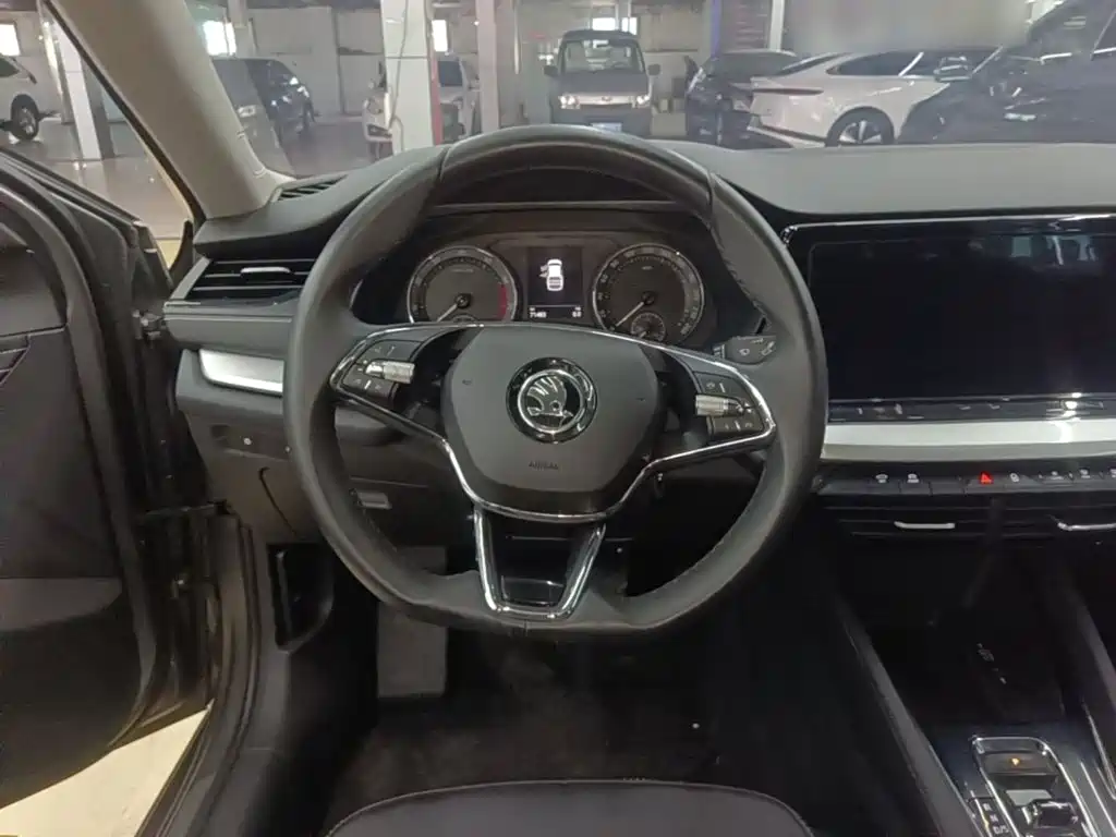 Skoda Octavia 2022 — фото 11