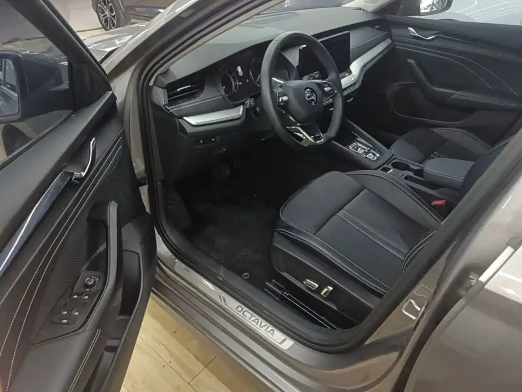 Skoda Octavia 2022 — фото 16