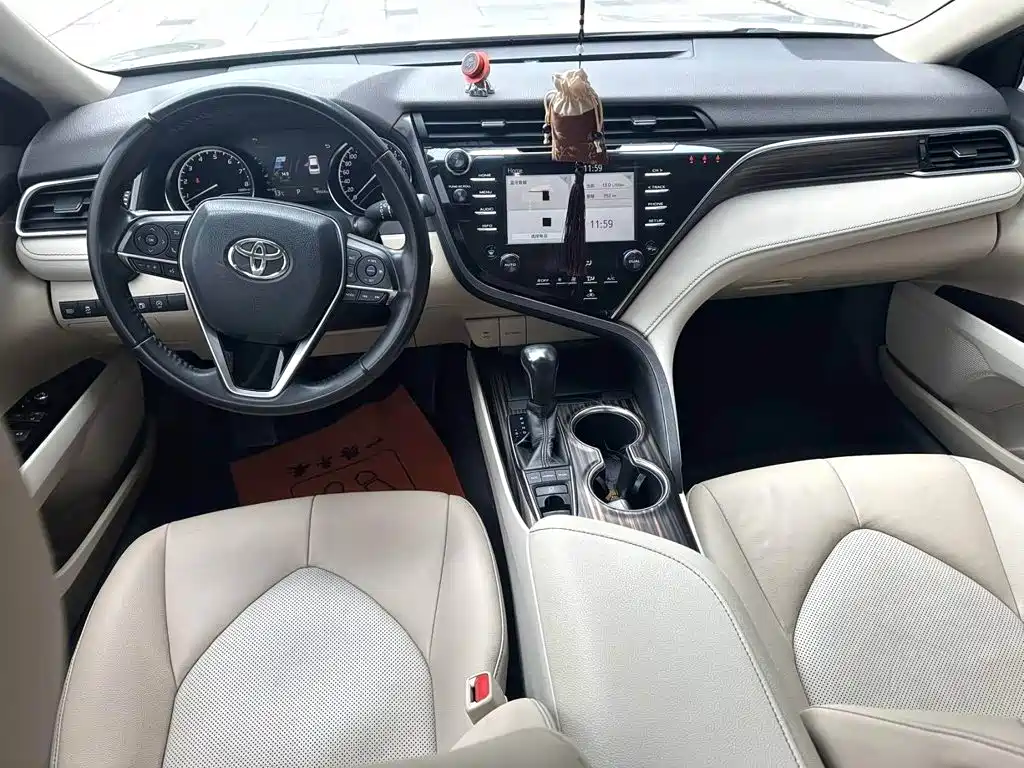 Toyota Camry 2018 — фото 7