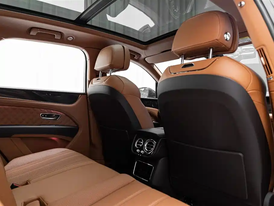 Bentley Bentayga 2022 — фото 14