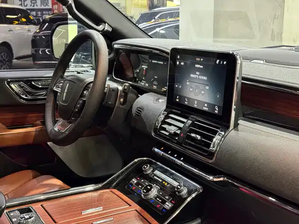 Lincoln Navigator 2020