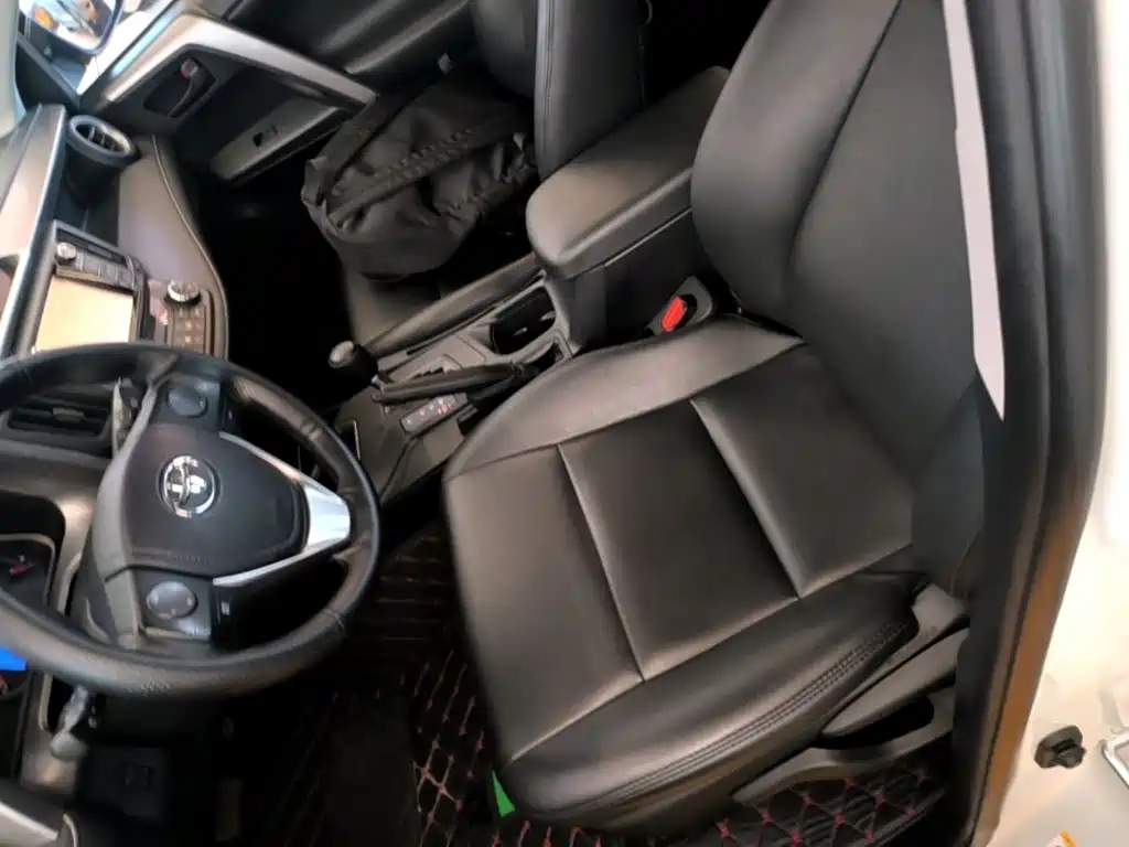 Toyota RAV4 2018 — фото 15