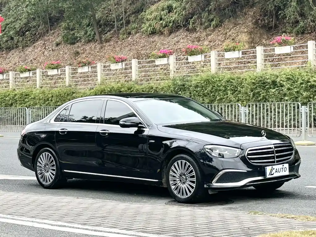 Mercedes-Benz E-Class 2022 — фото 3