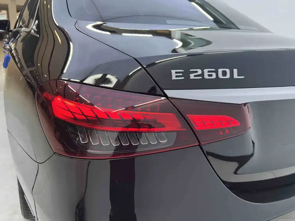 Mercedes-Benz E-Class 2023 — фото 15